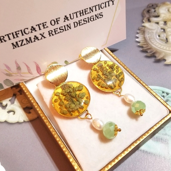MzMax Resin Designs Jewelry - NATURAL QUARTZ PEARLS AND HEATHER MzMax Resin Designs Earrings